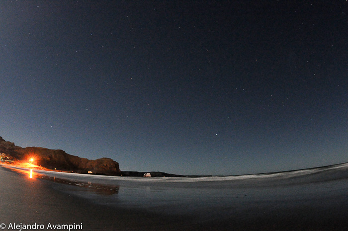 Playa de Puerto Piramdes a la Noche